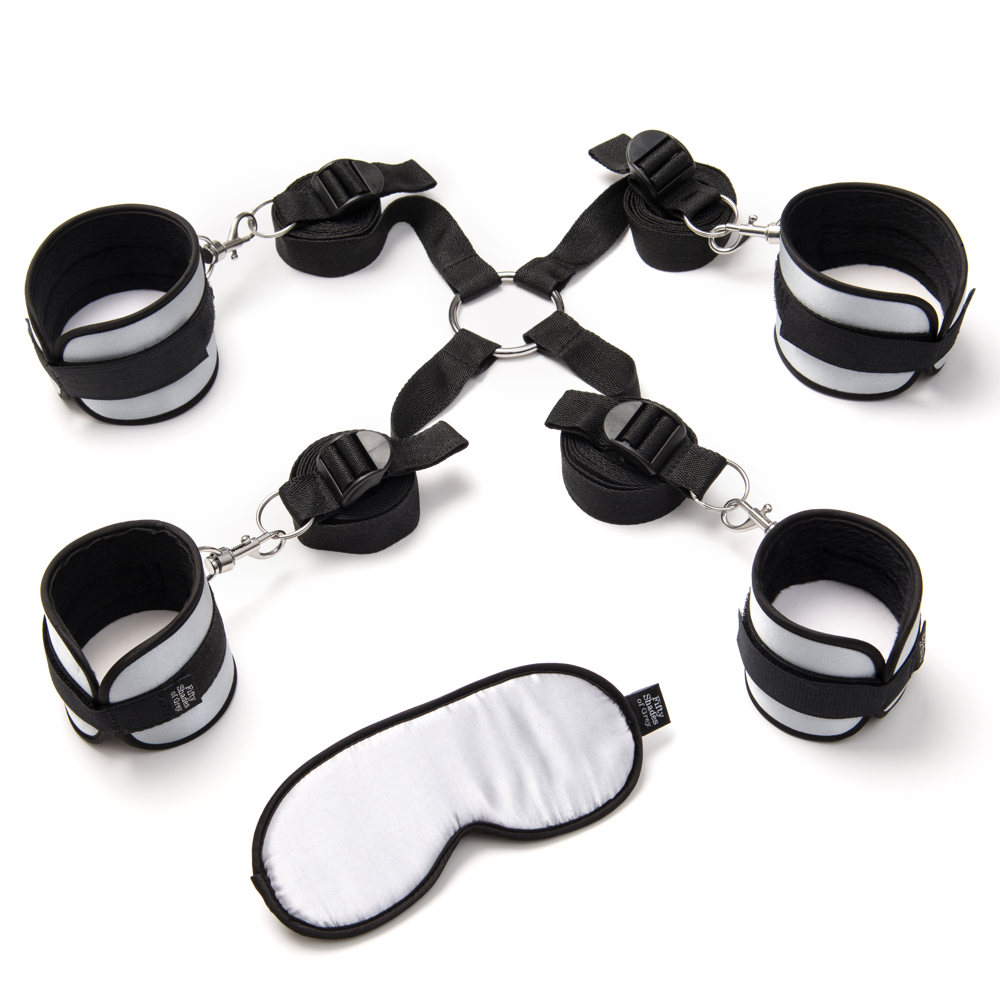 Kit-bondage-per-letto-con-manette-cavigliere-Hard-Limits-50-Sfumature-di-Grigio (1) Kit-bondage-per-letto-con-manette-cavigliere-Hard-Limits-50-Sfumature-di-Grigio