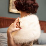 Modella con Butt Plug Nouveau Rosy Gold