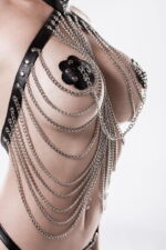 completino 3 pezzi con catenelle dettaglio copri capezzoli bondage